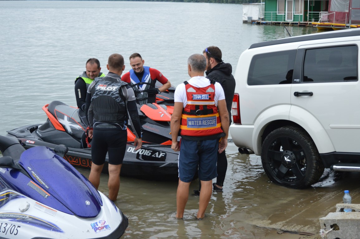 OBUKA PRIPADNIKA SEKTORA ZA VANREDNE SITUACIJE style=